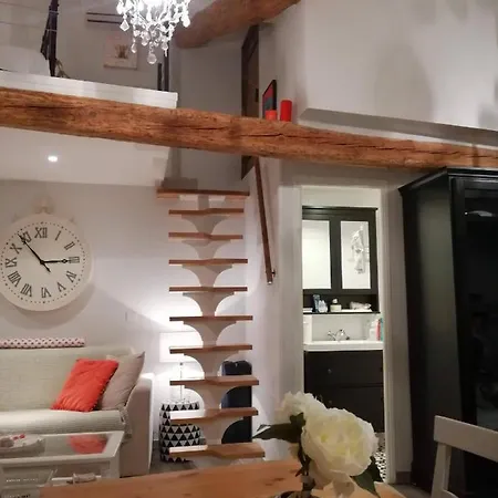 Traverse Du Vieux Chateau Apartman *